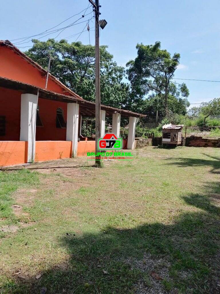 Fazenda à venda com 6 quartos, 200m² - Foto 1