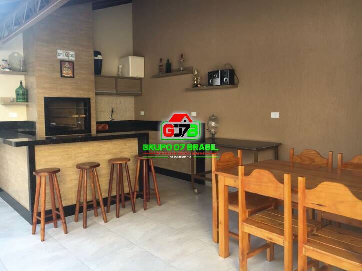 Casa à venda com 3 quartos, 250m² - Foto 2