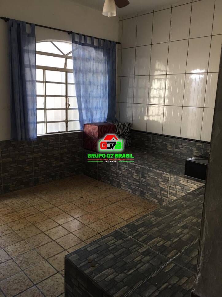 Casa à venda com 2 quartos, 300m² - Foto 3