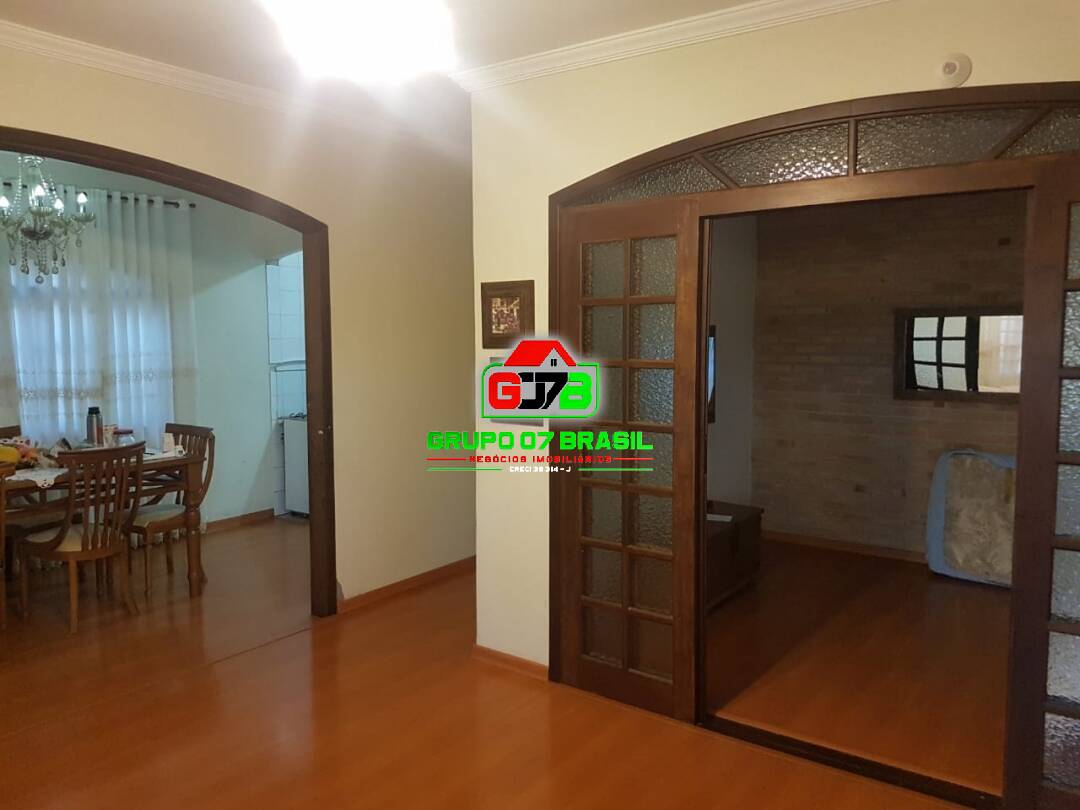 Casa à venda com 2 quartos, 250m² - Foto 2