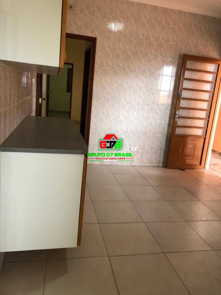 Casa à venda com 2 quartos, 80m² - Foto 11