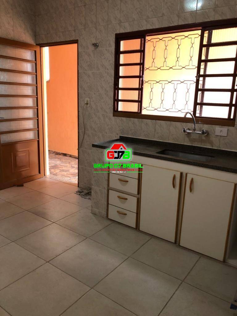 Casa à venda com 2 quartos, 80m² - Foto 3