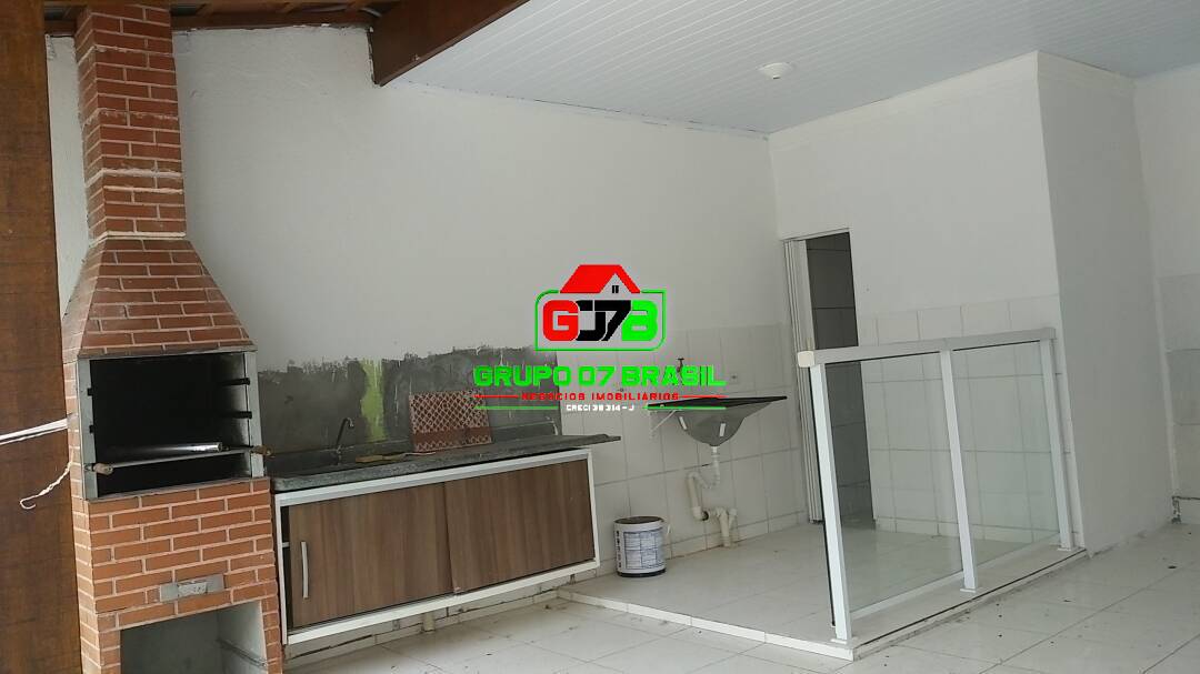 Casa à venda com 2 quartos, 80m² - Foto 1