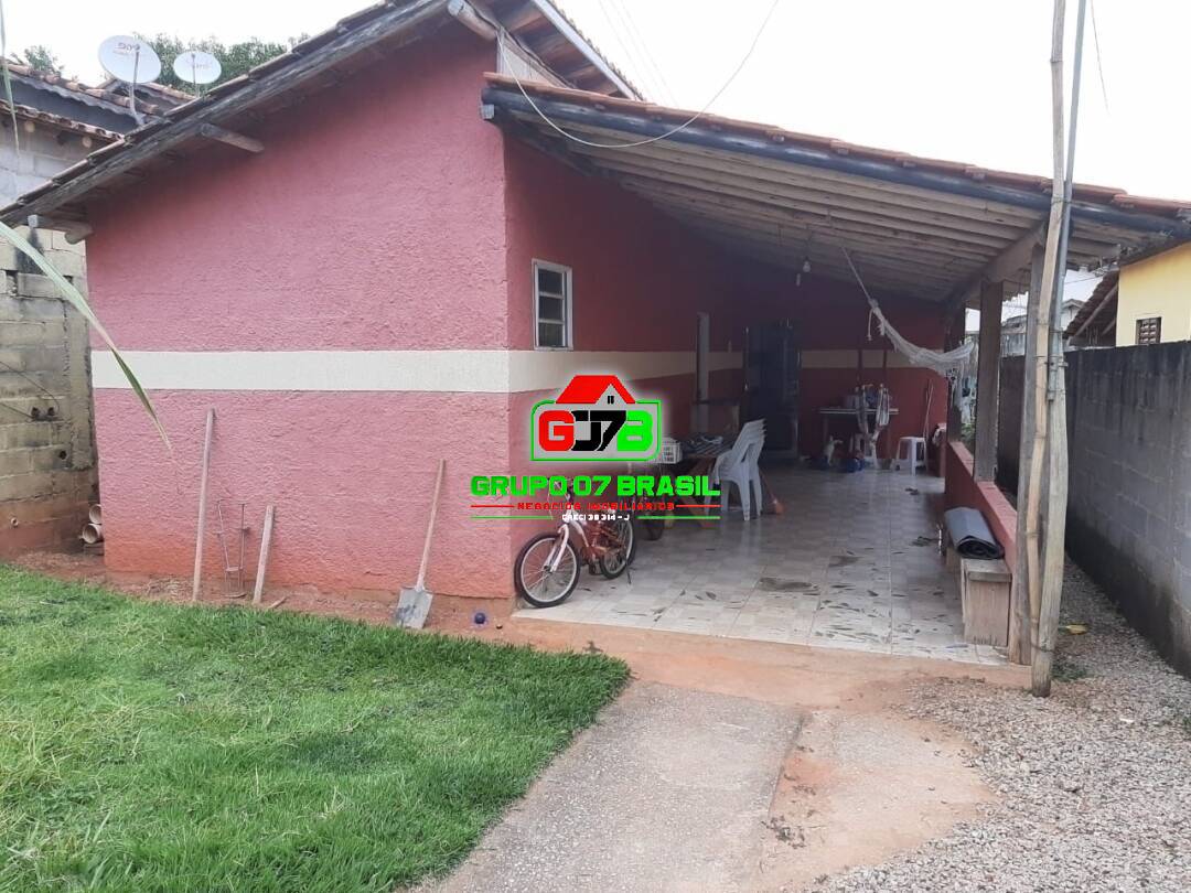 Casa à venda com 3 quartos, 300m² - Foto 1