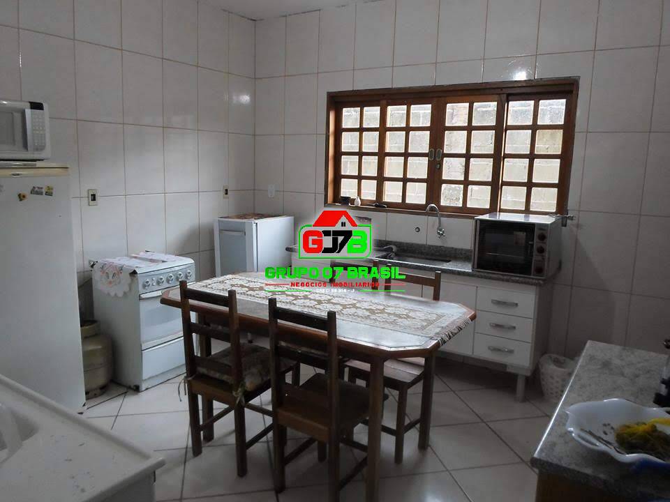 Casa à venda com 3 quartos, 250m² - Foto 2