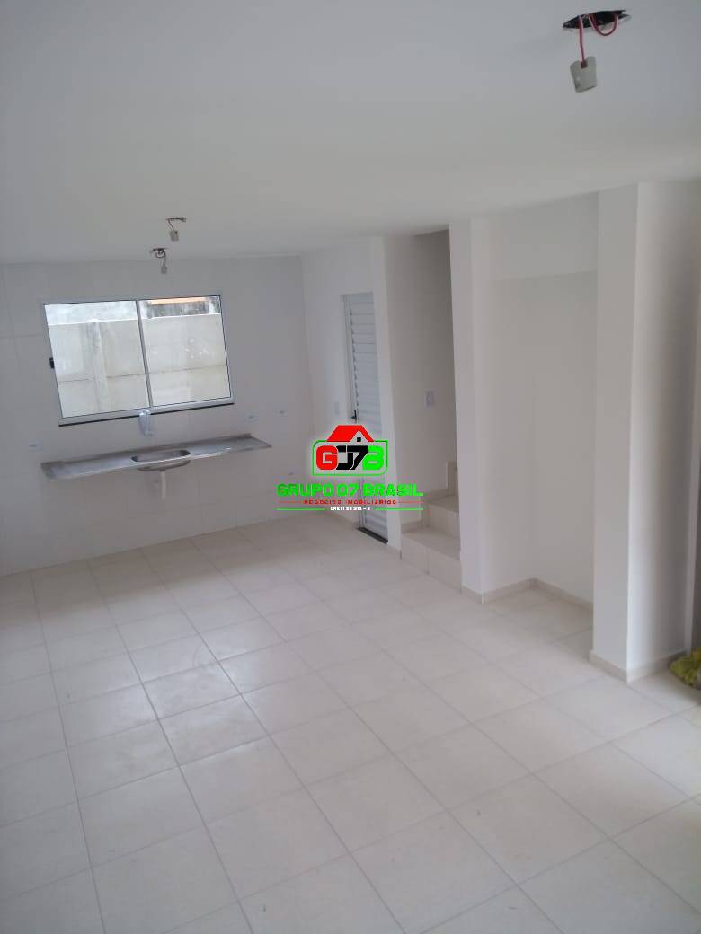 Casa à venda com 2 quartos, 62m² - Foto 10