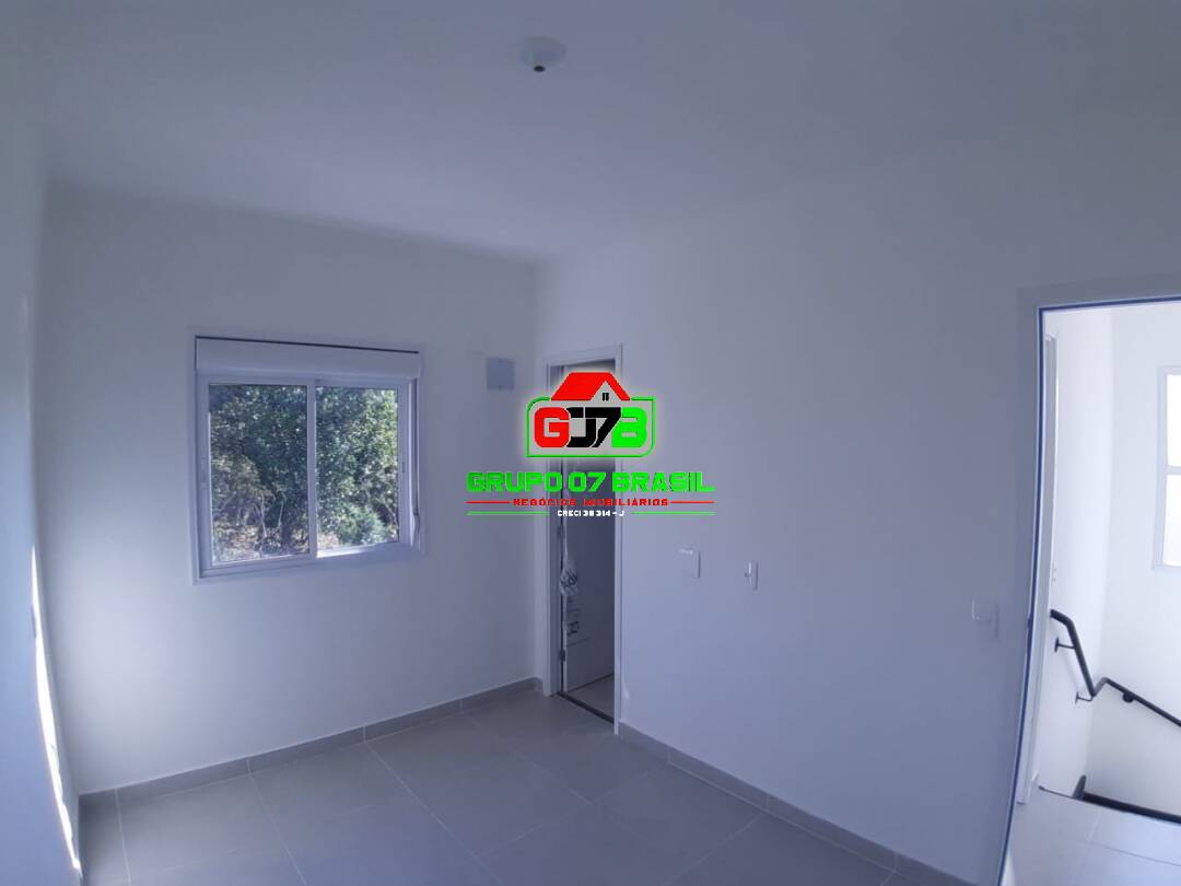 Casa à venda com 3 quartos, 90m² - Foto 4