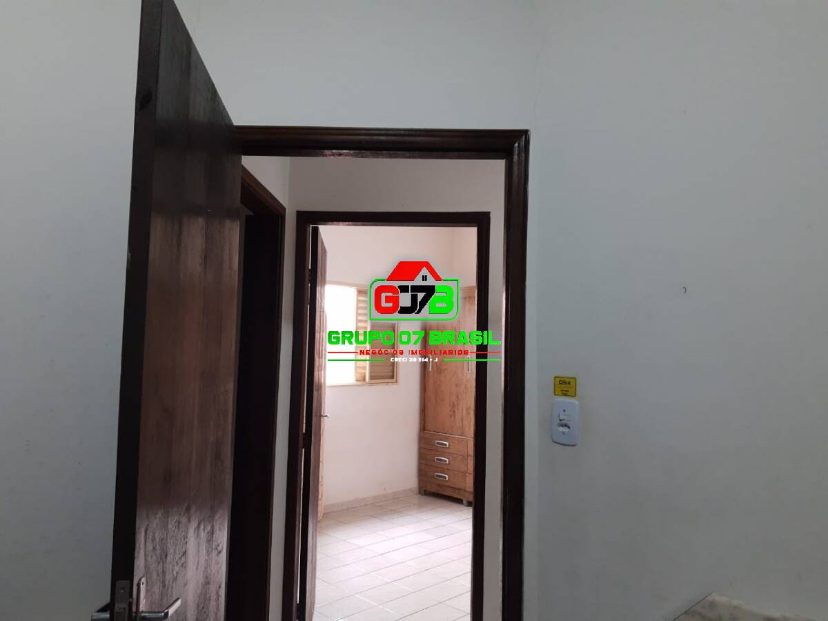 Casa à venda com 3 quartos, 127m² - Foto 1