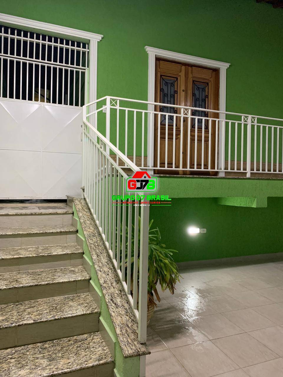 Sobrado à venda com 3 quartos, 300m² - Foto 1