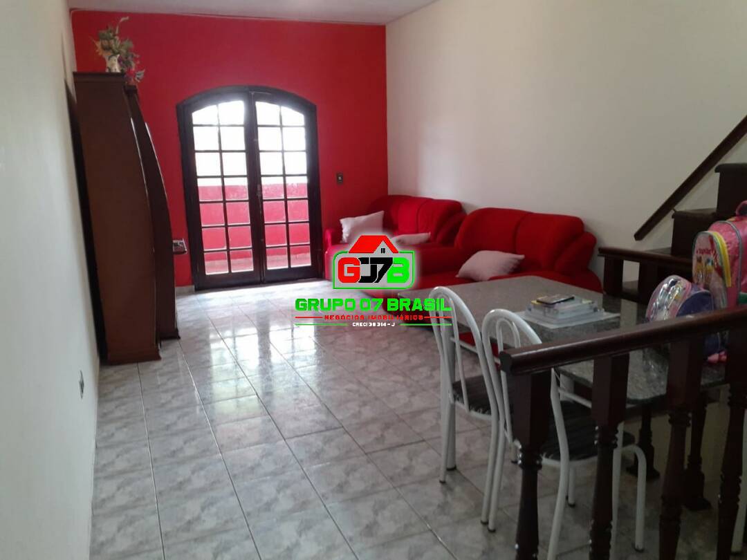 Sobrado à venda com 3 quartos, 200m² - Foto 1