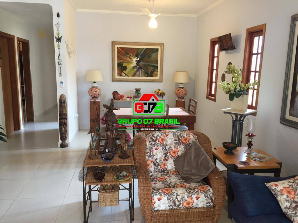 Casa à venda com 3 quartos, 288m² - Foto 1