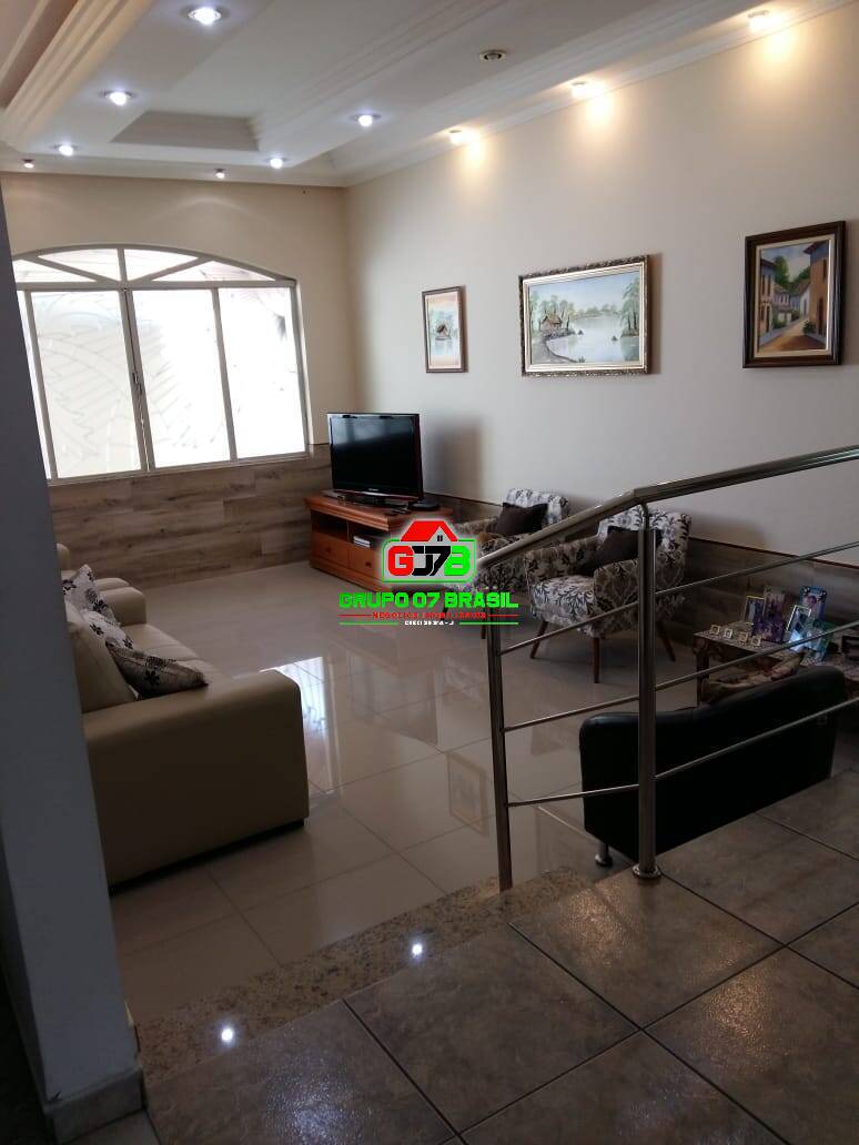 Sobrado à venda com 3 quartos, 250m² - Foto 2