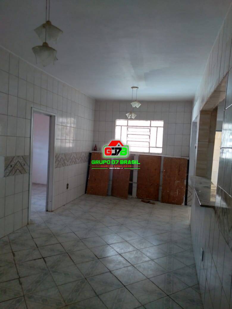 Sobrado à venda com 6 quartos, 200m² - Foto 42