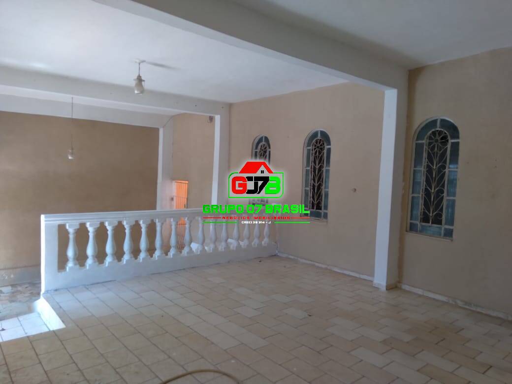 Sobrado à venda com 6 quartos, 200m² - Foto 2