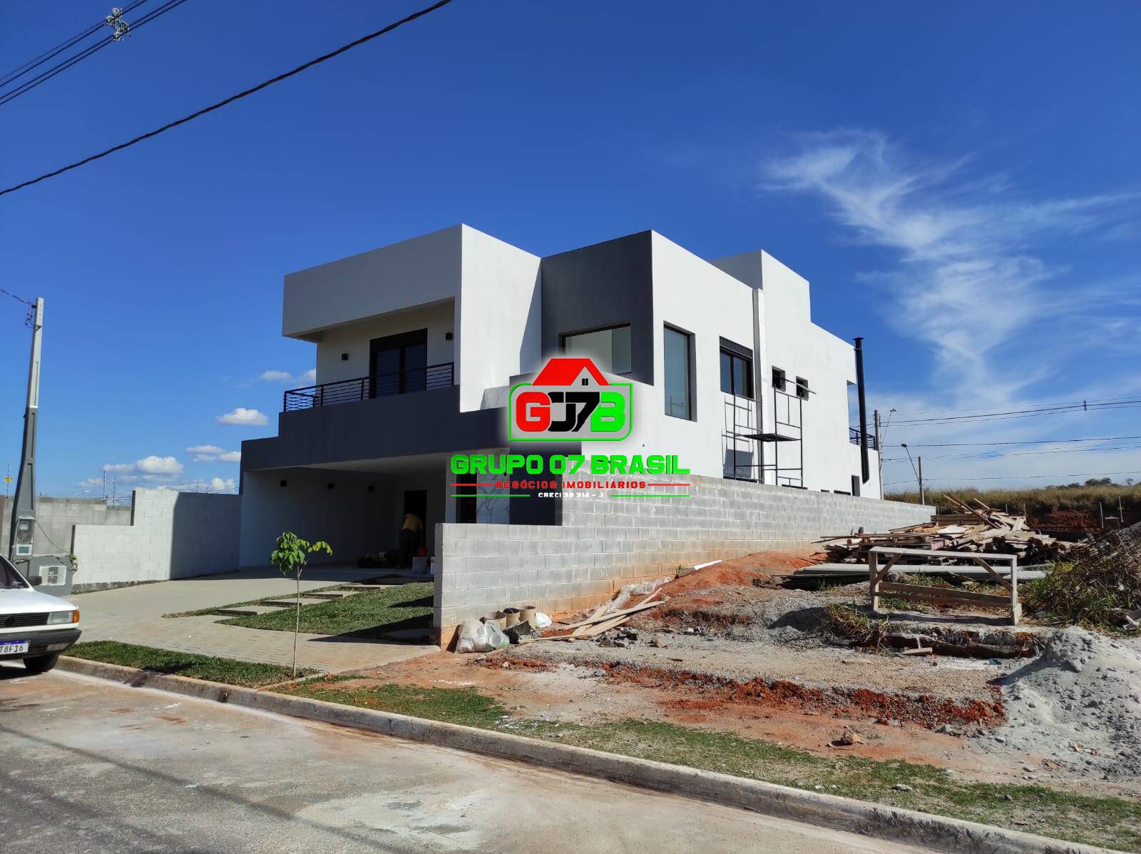 Casa à venda com 4 quartos, 300m² - Foto 2