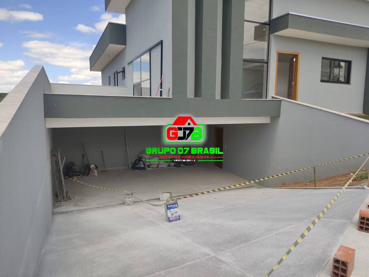 Casa à venda com 3 quartos, 329m² - Foto 2