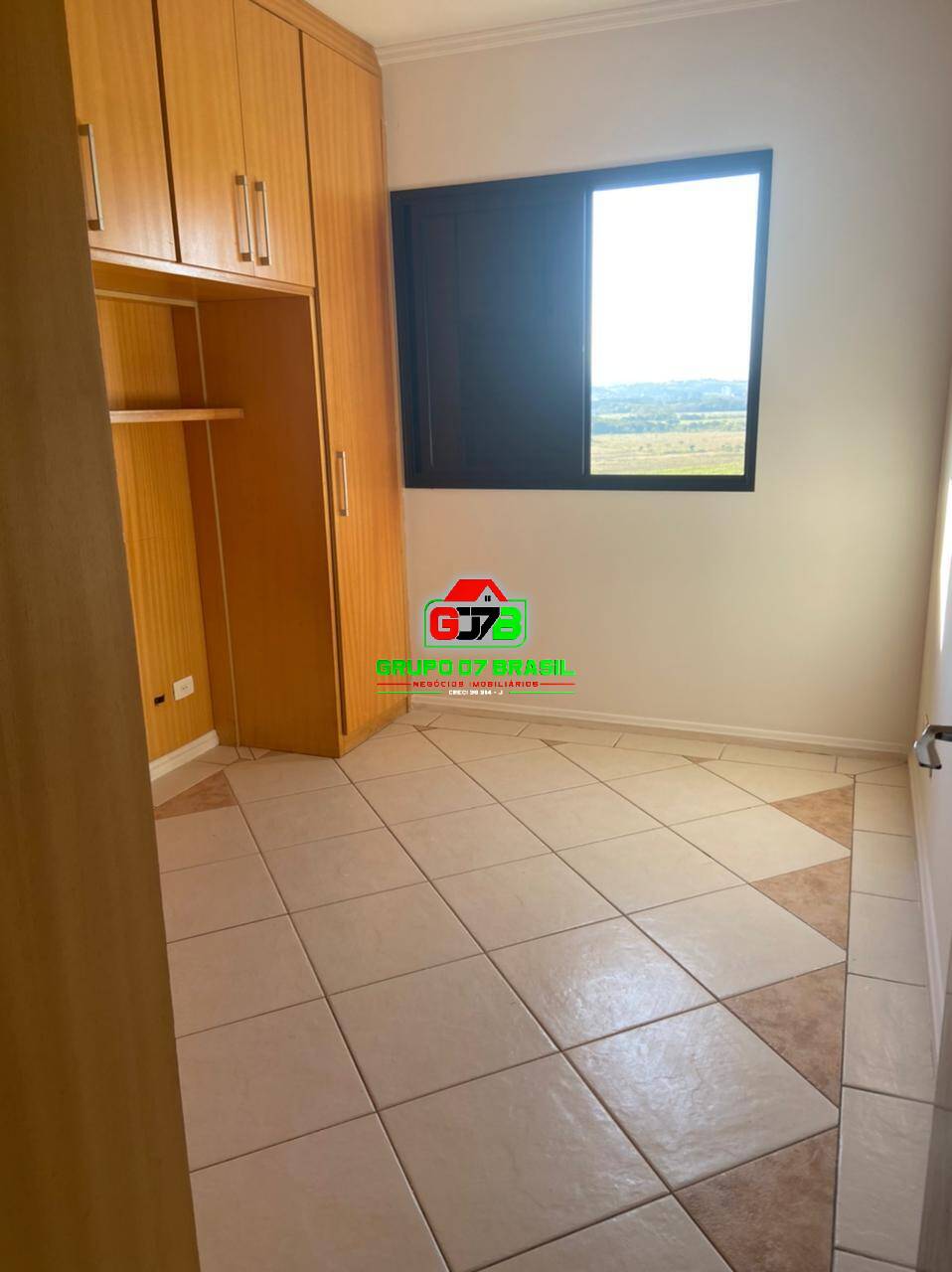 Apartamento à venda com 2 quartos, 76m² - Foto 2