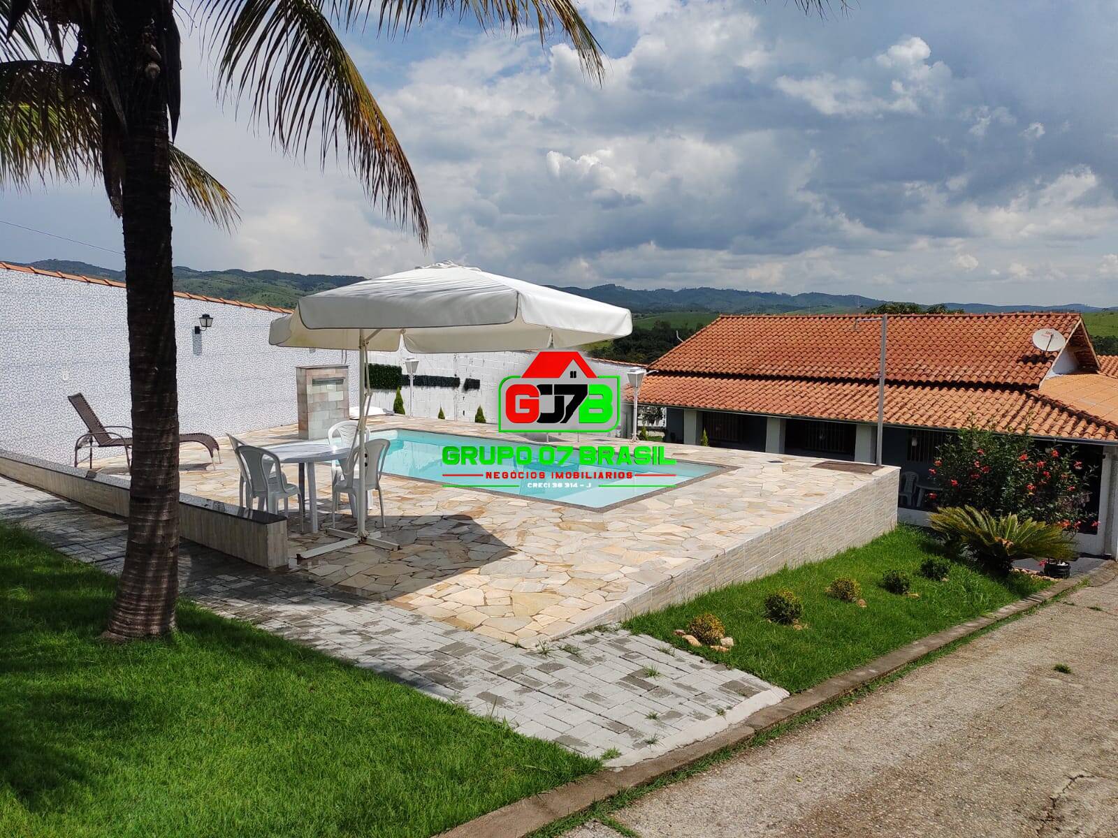 Fazenda à venda com 4 quartos, 1000m² - Foto 1