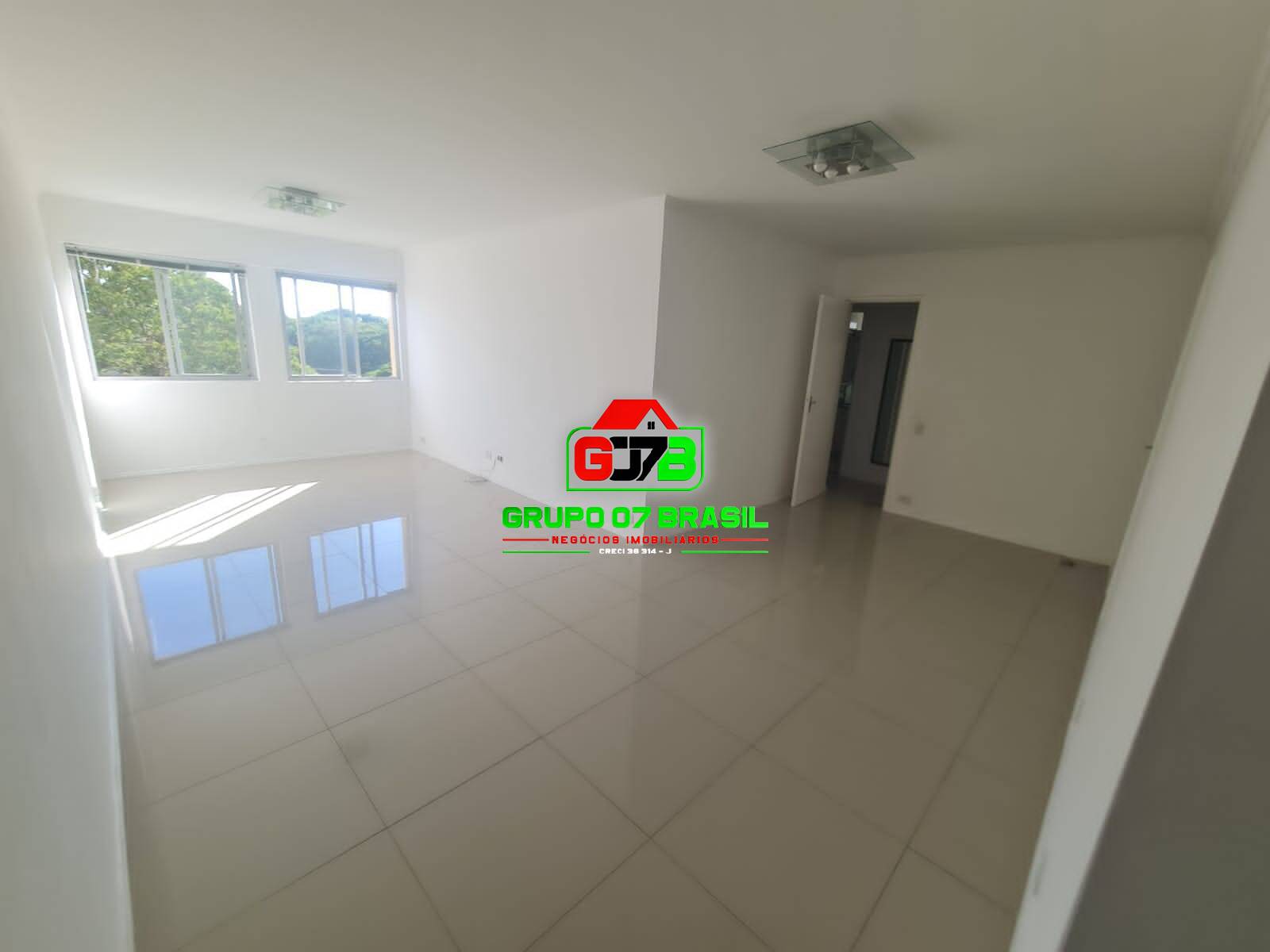 Apartamento à venda com 3 quartos, 113m² - Foto 1