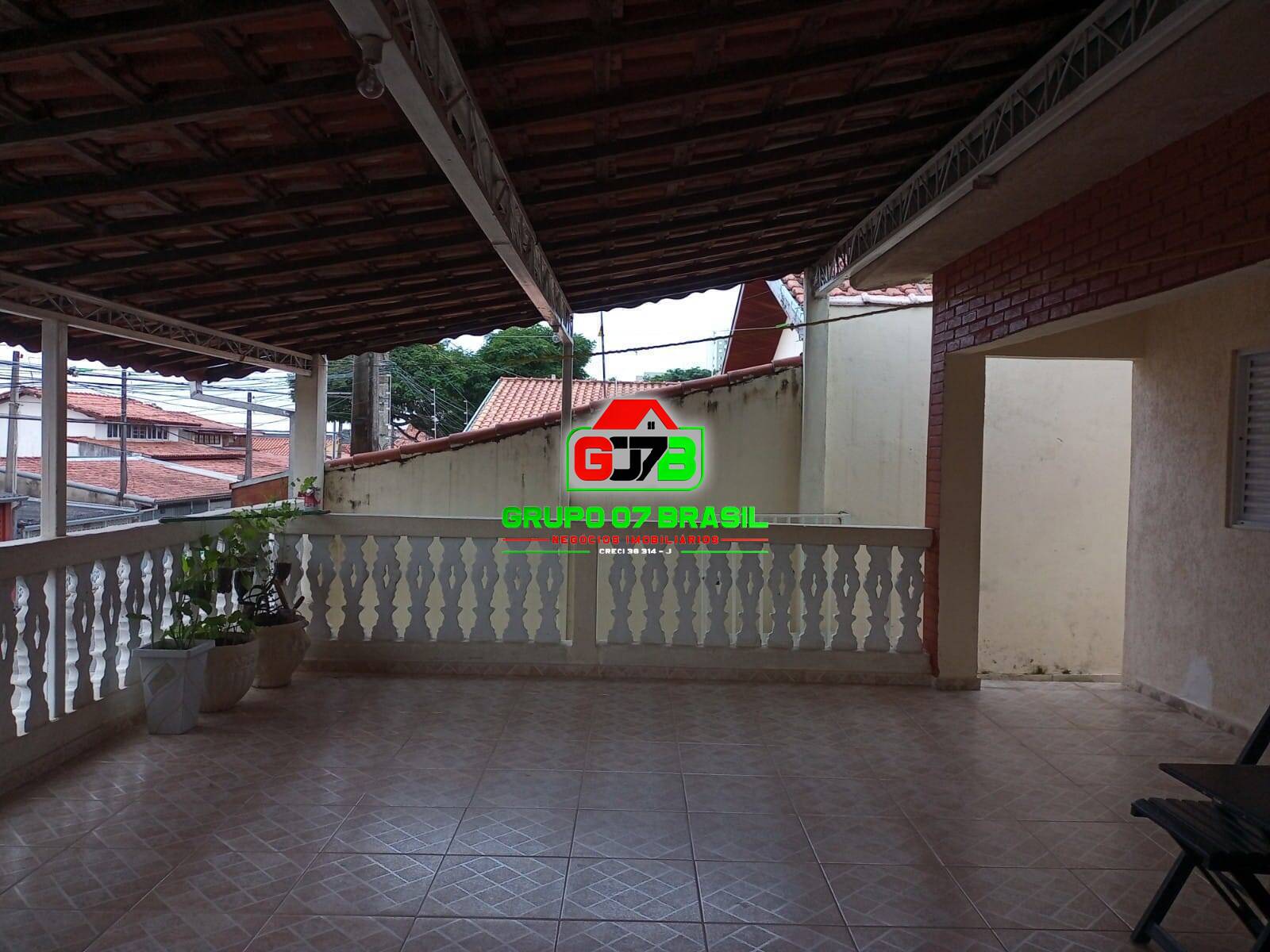 Casa à venda com 3 quartos, 200m² - Foto 1