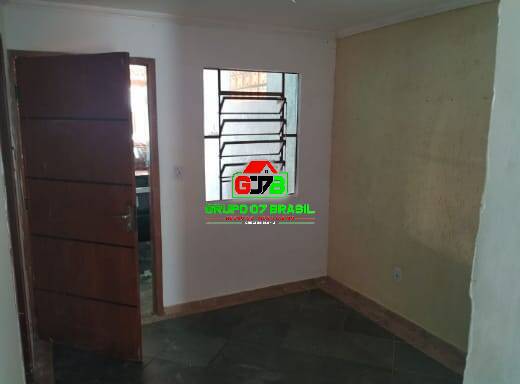 Casa à venda com 3 quartos, 43m² - Foto 1