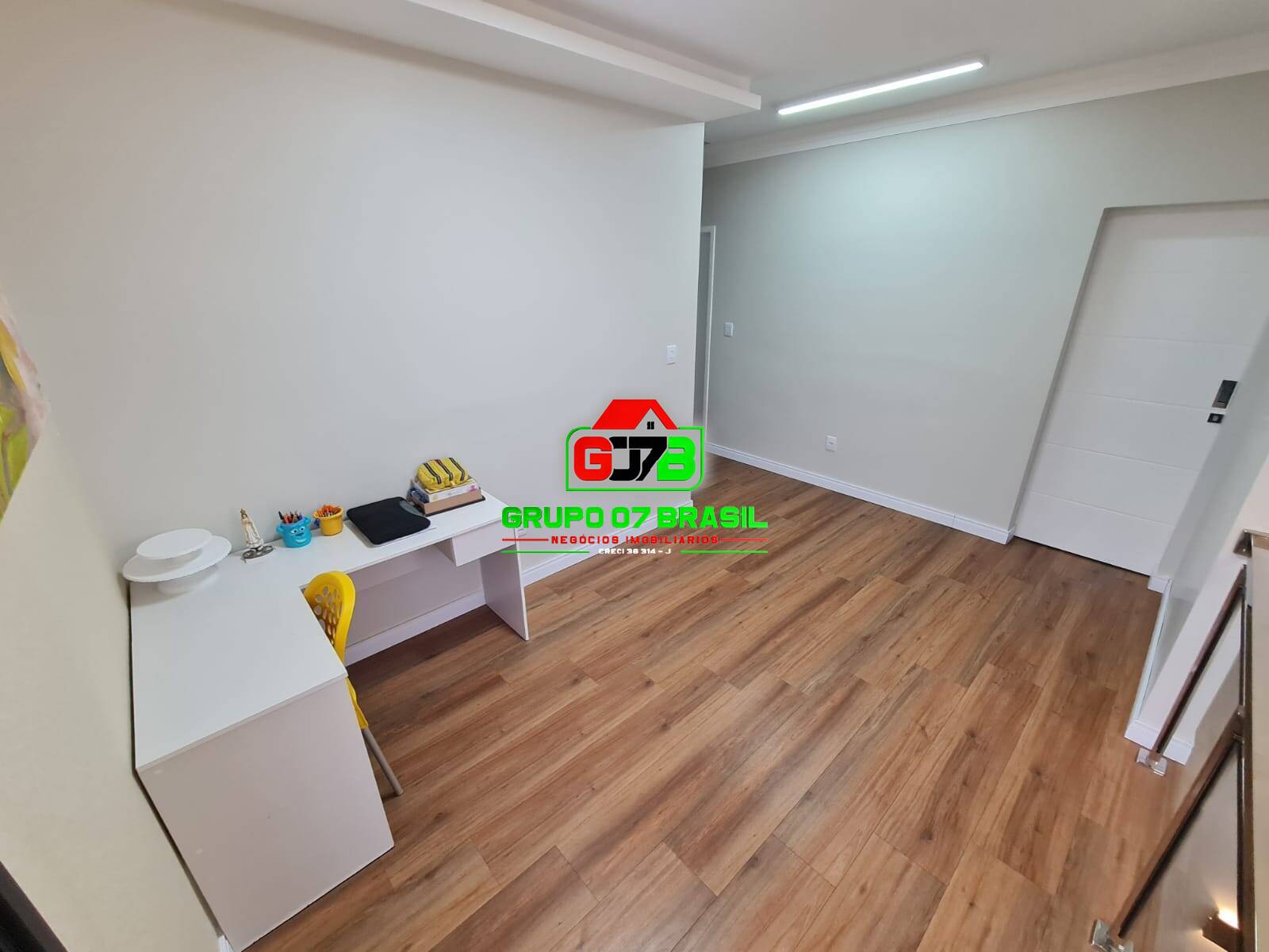 Casa à venda e aluguel com 3 quartos, 240m² - Foto 2