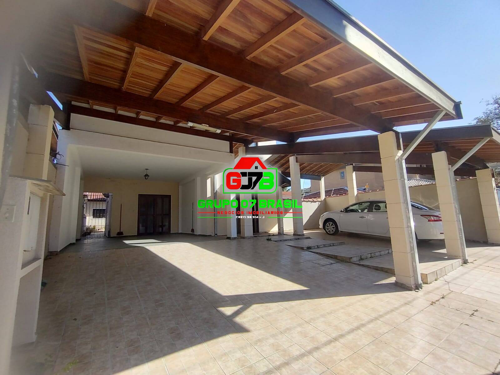 Casa à venda com 4 quartos, 250m² - Foto 3