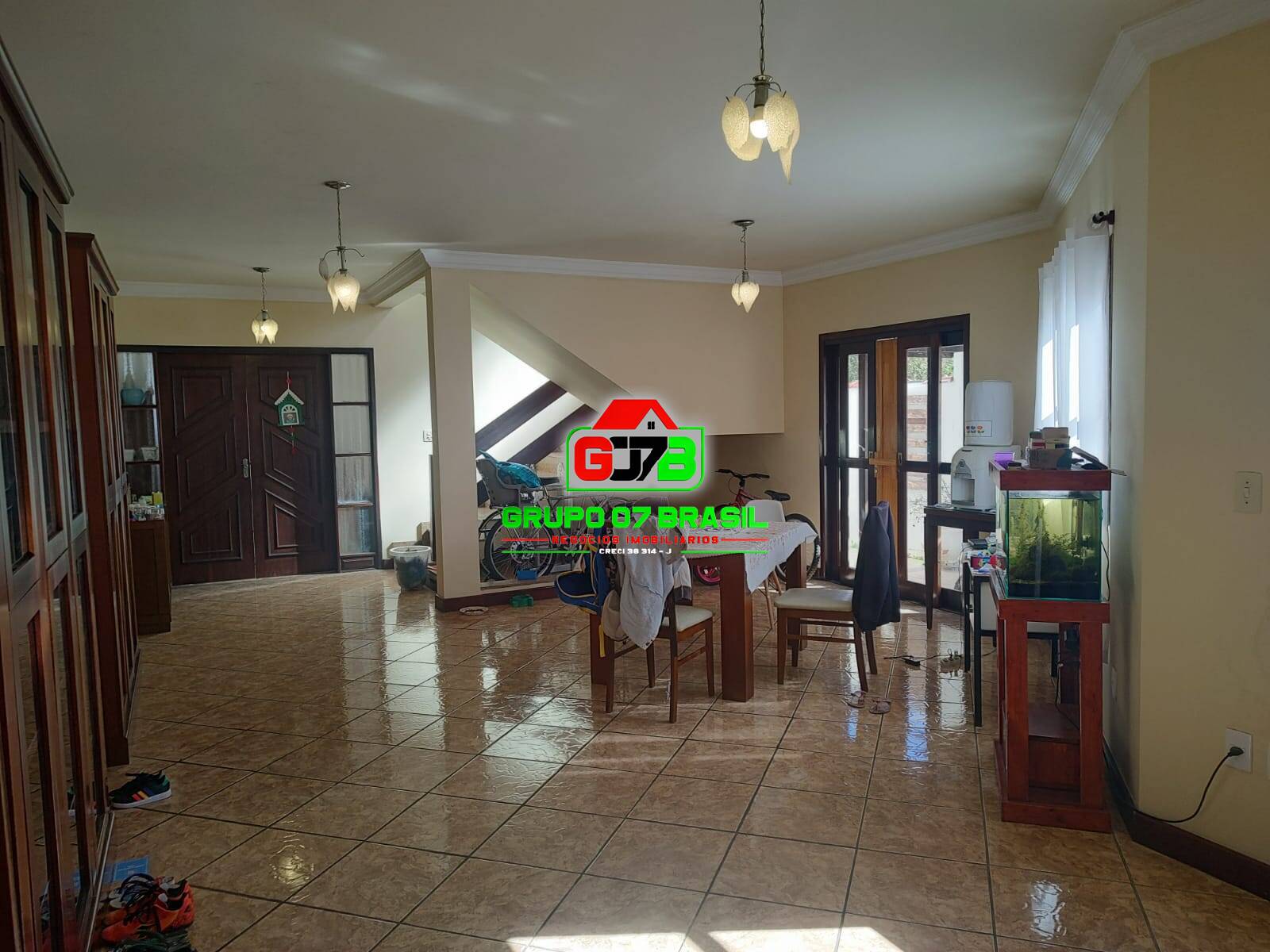 Casa à venda com 4 quartos, 250m² - Foto 1