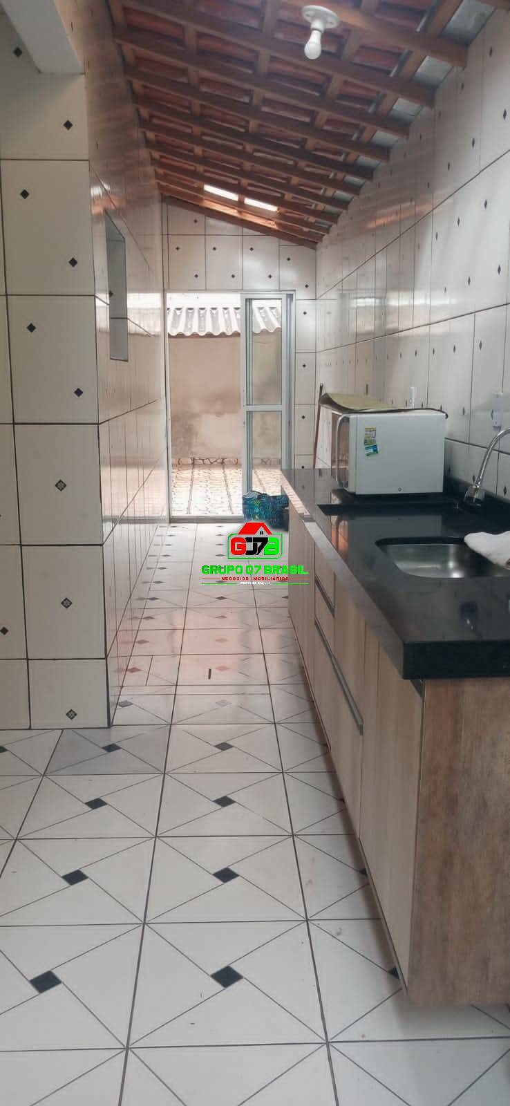 Casa à venda com 2 quartos, 100m² - Foto 1