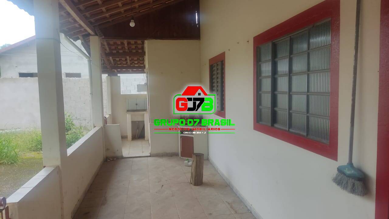 Fazenda à venda com 3 quartos, 2200m² - Foto 2