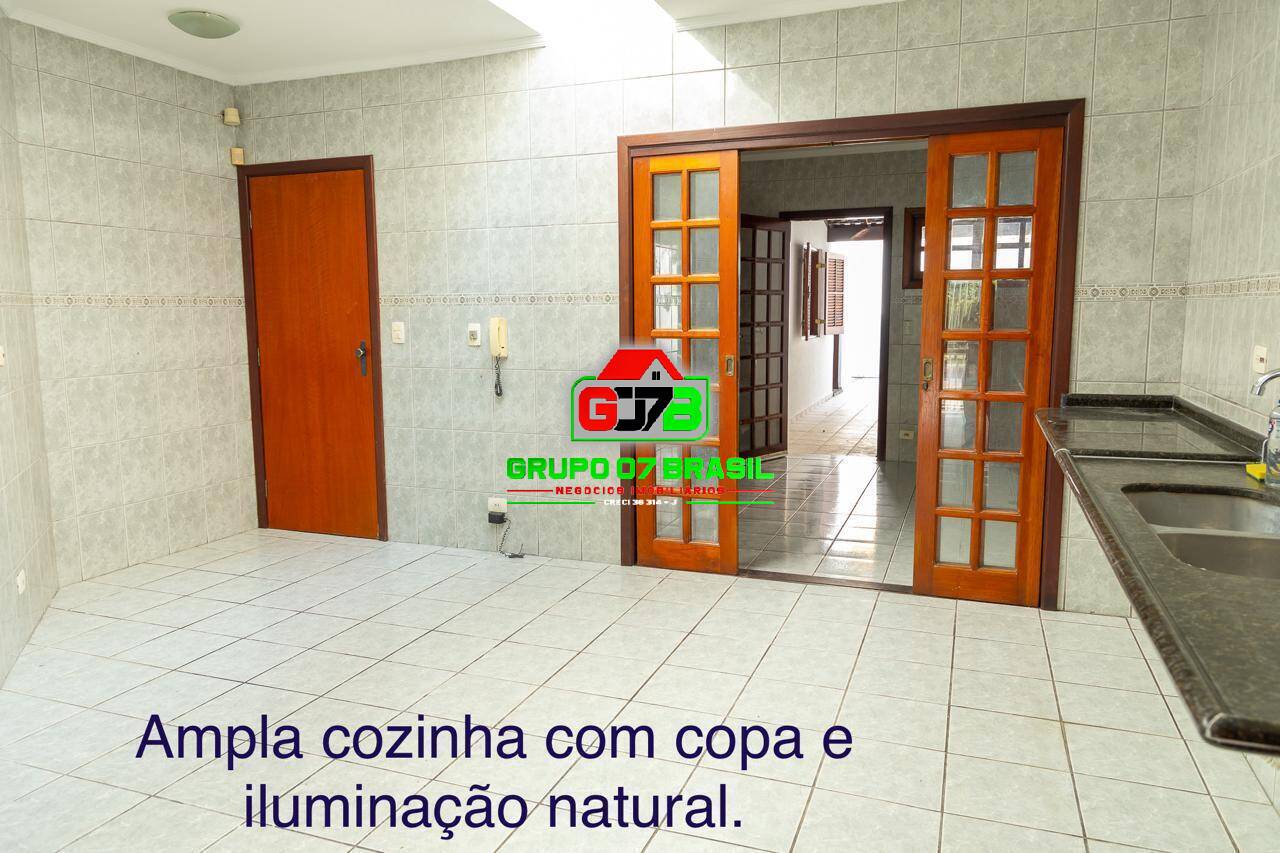 Casa à venda com 4 quartos, 300m² - Foto 7