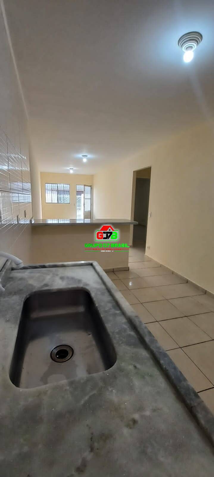 Casa à venda com 2 quartos, 60m² - Foto 2