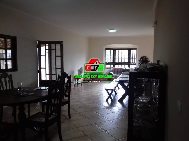 Casa de Condomínio à venda com 3 quartos, 600m² - Foto 2